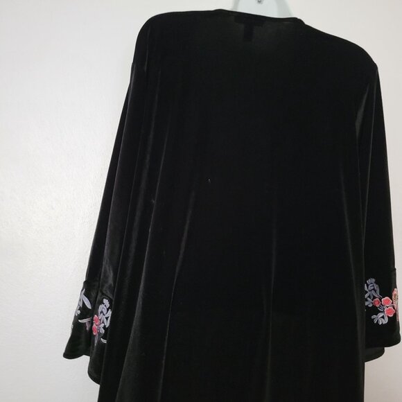 Black Velvet Floral Embroidered Kimono Cardigan Torrid Plus Size - Picture 8 of 13